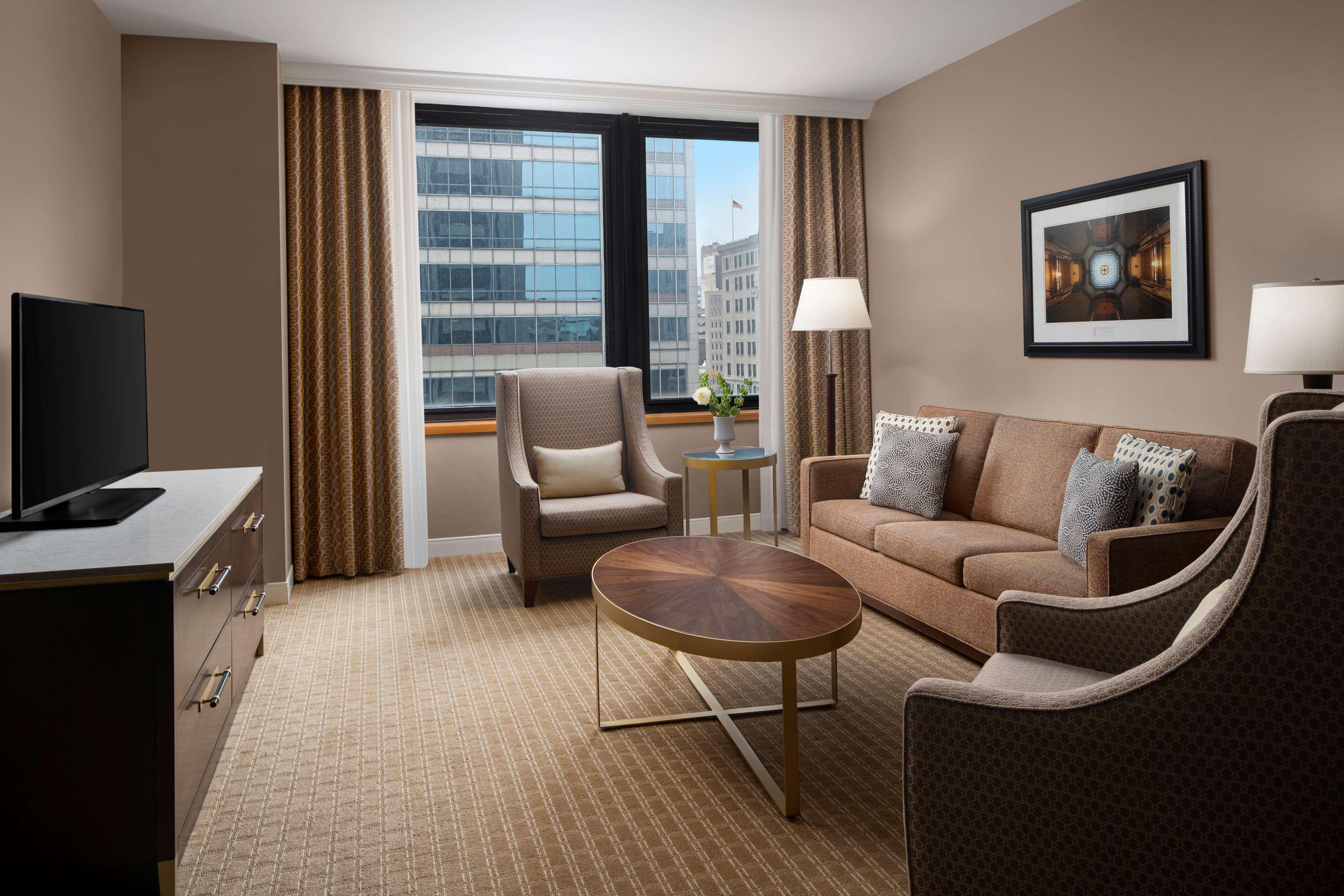 Hilton Indianapolis Hotel & Suites Экстерьер фото