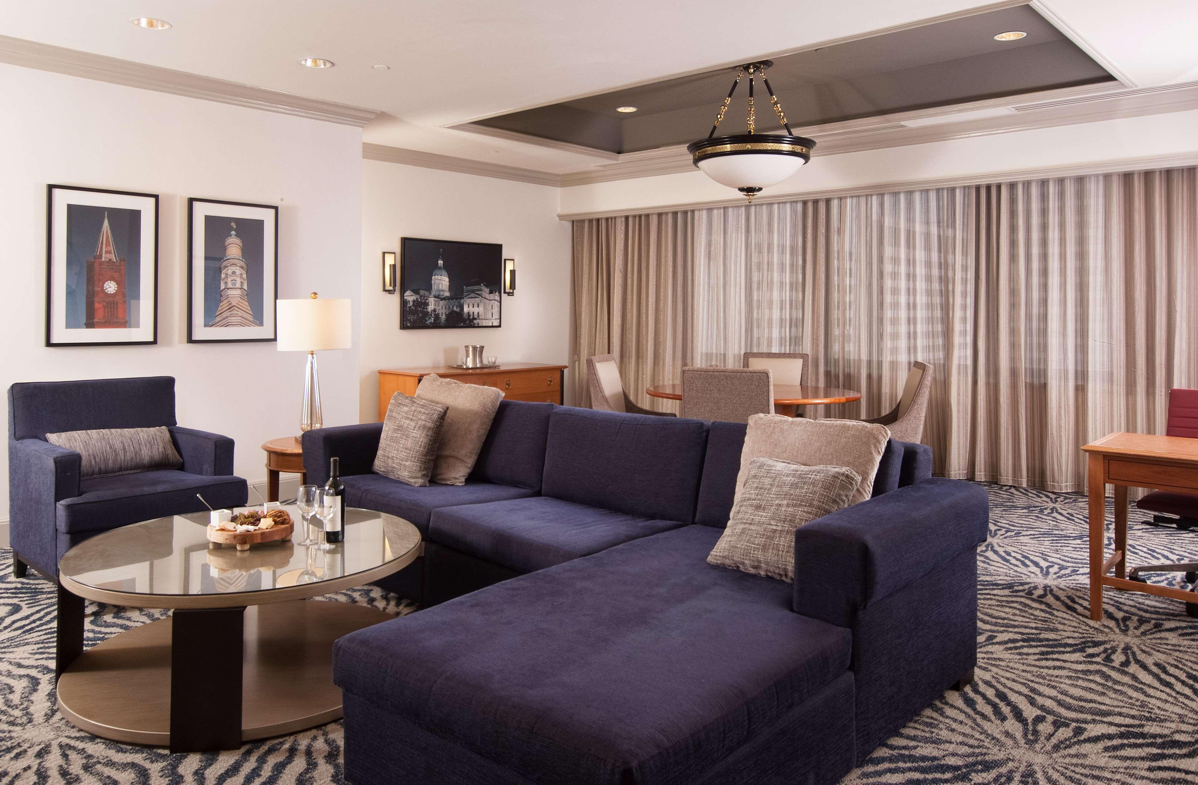 Hilton Indianapolis Hotel & Suites Экстерьер фото