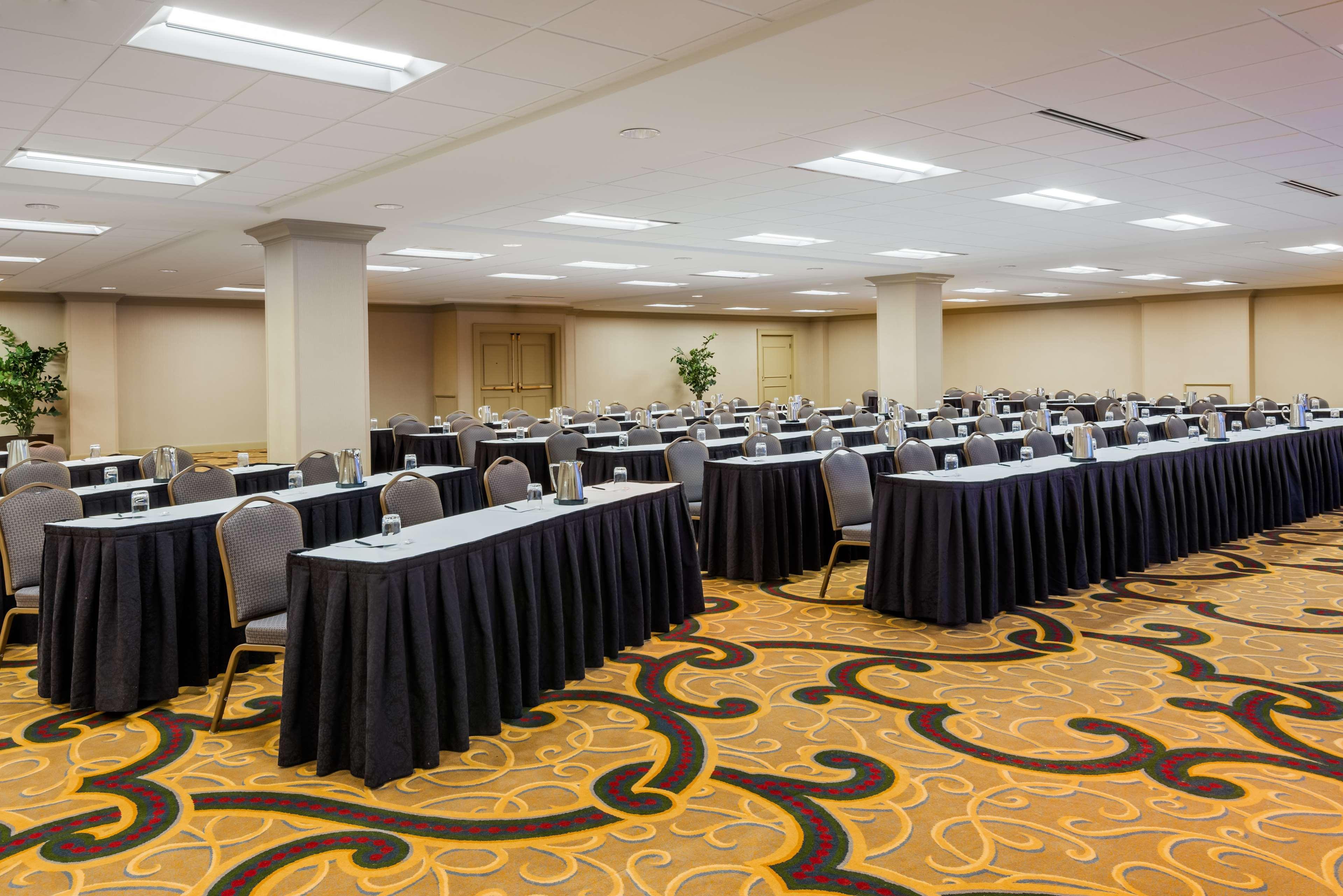 Hilton Indianapolis Hotel & Suites Экстерьер фото