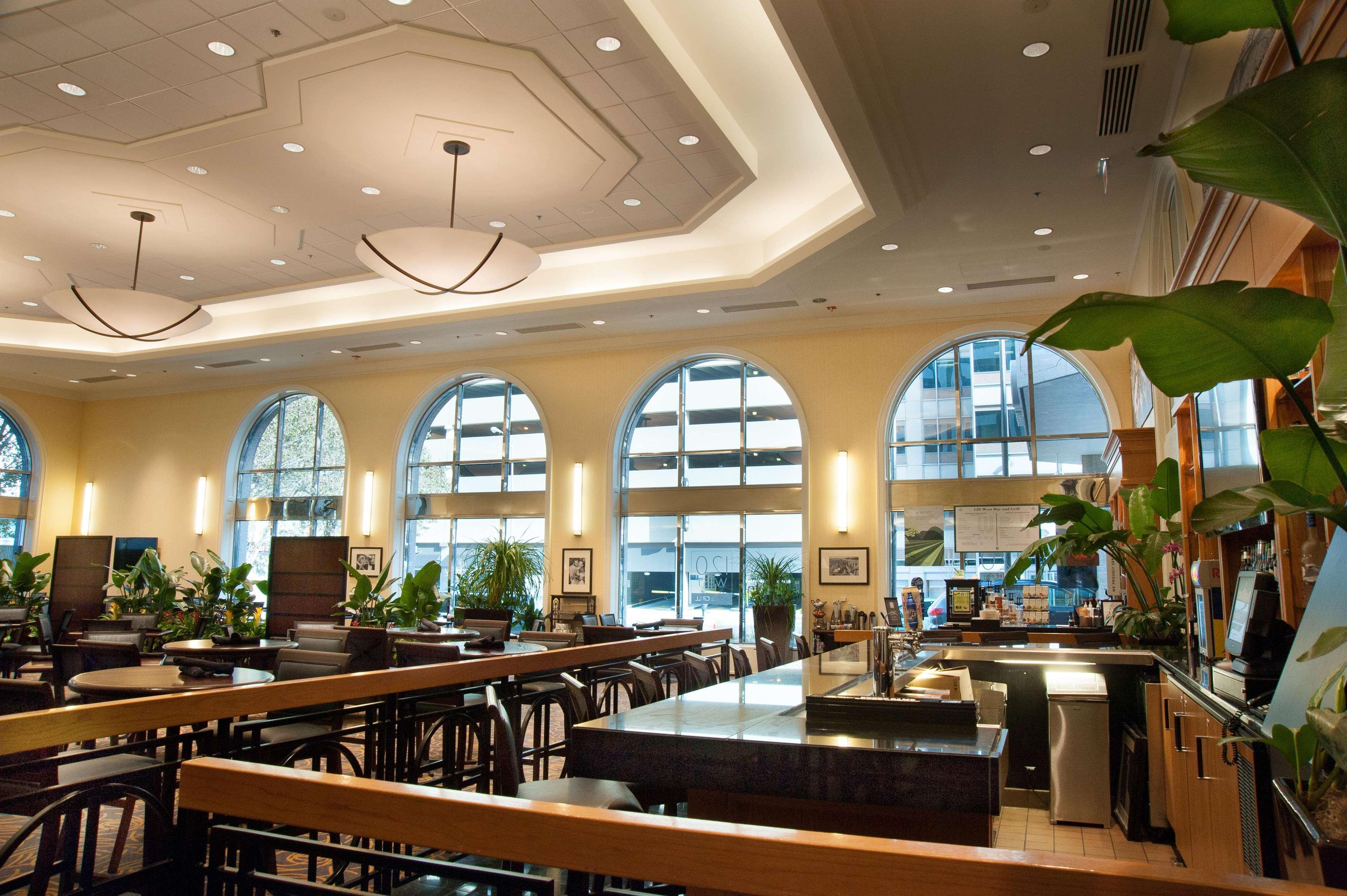 Hilton Indianapolis Hotel & Suites Экстерьер фото