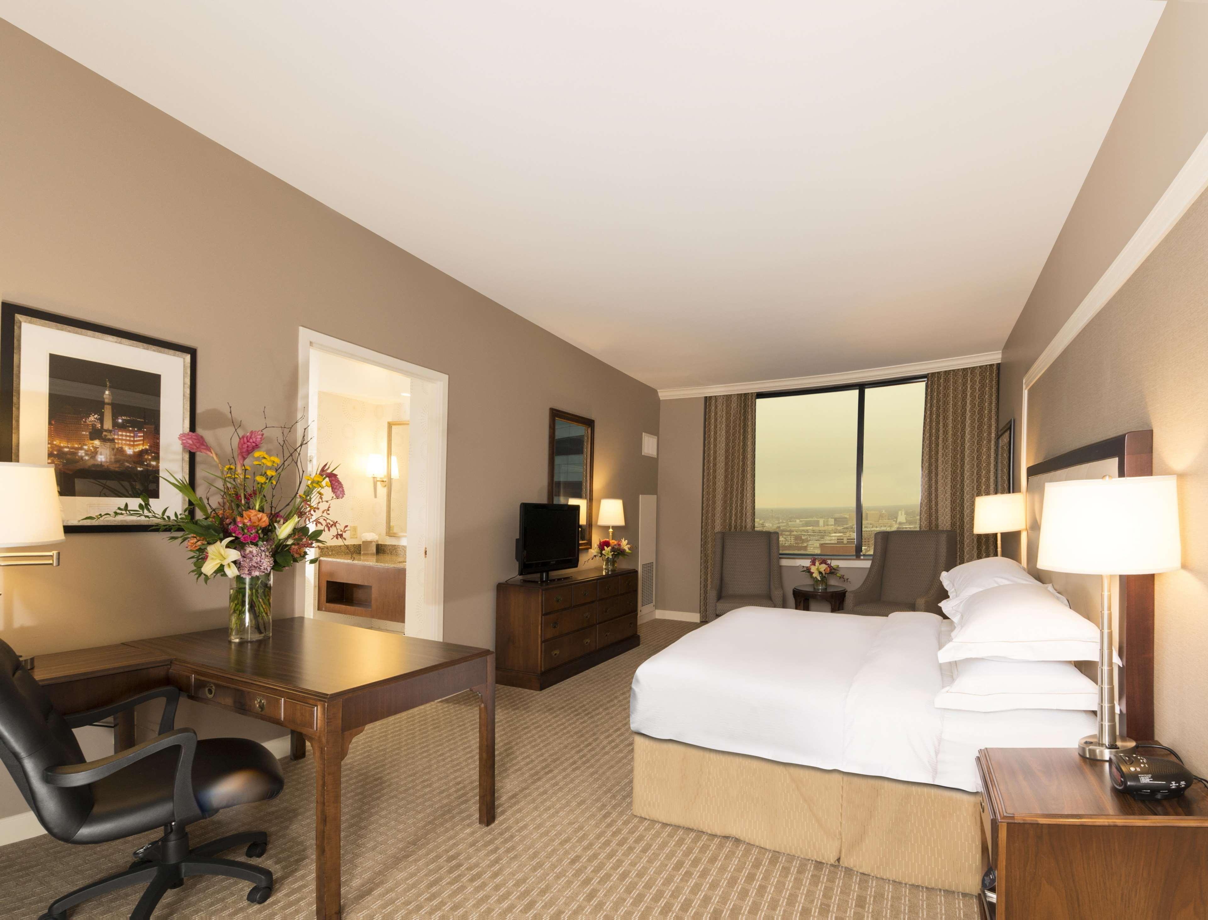 Hilton Indianapolis Hotel & Suites Экстерьер фото