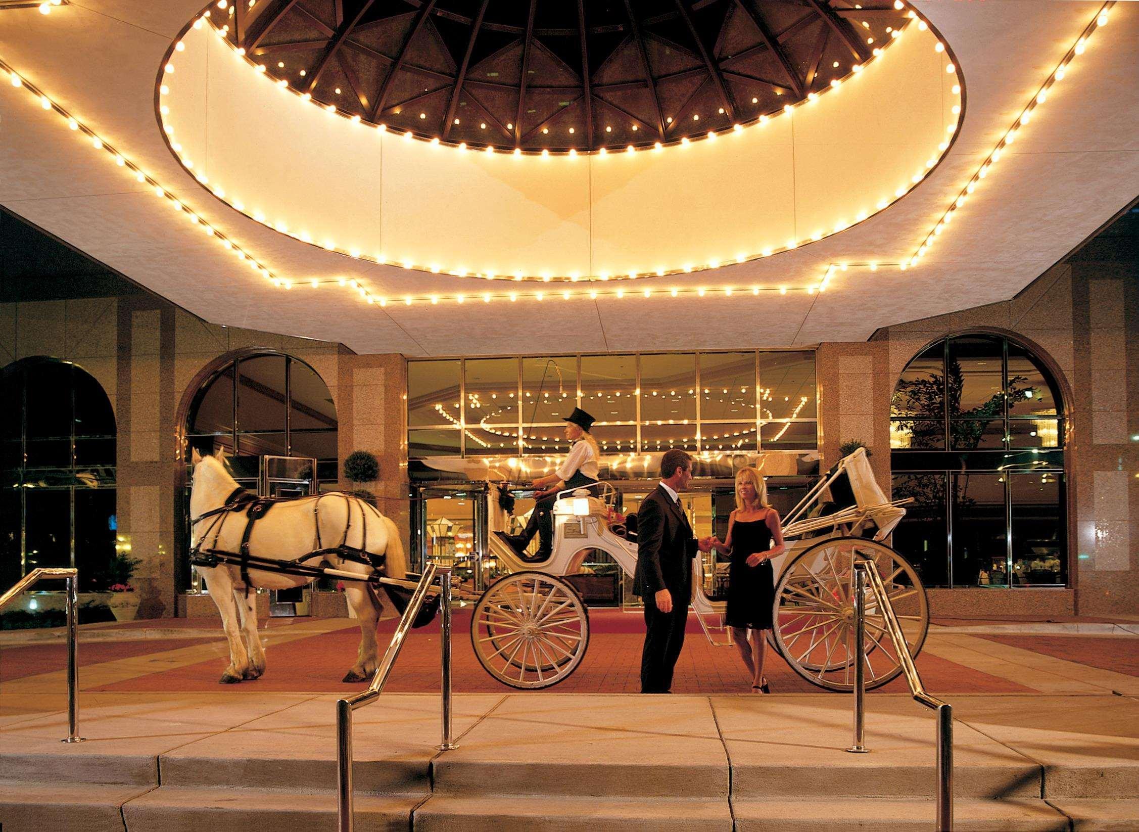 Hilton Indianapolis Hotel & Suites Экстерьер фото