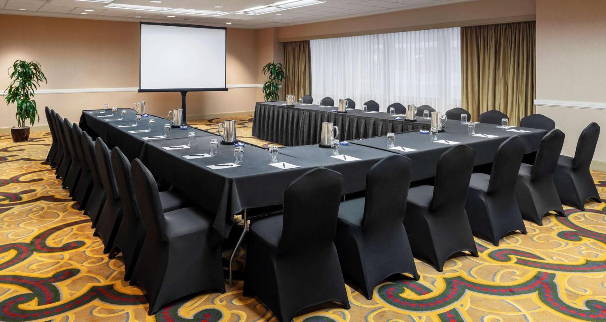 Hilton Indianapolis Hotel & Suites Экстерьер фото