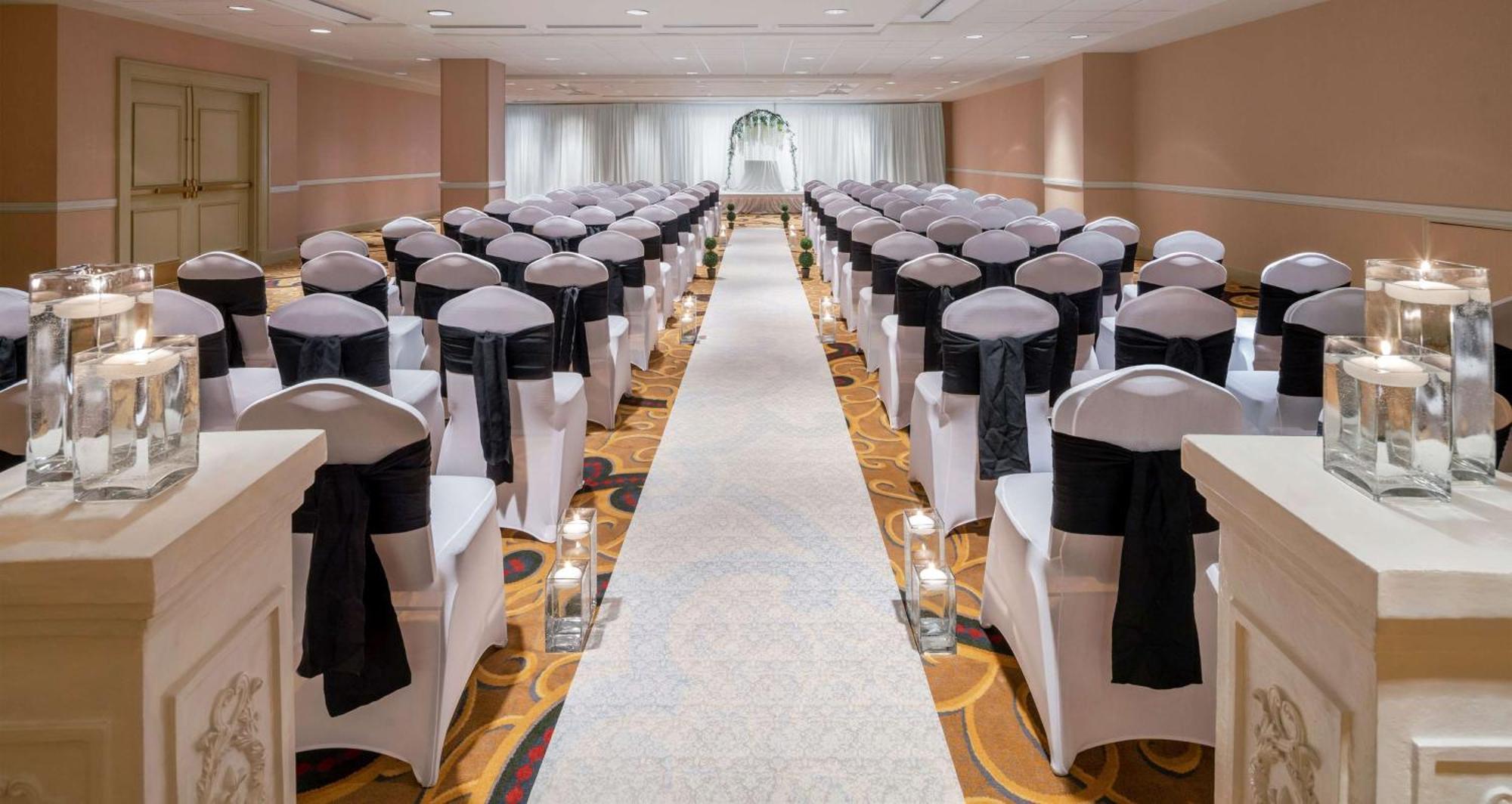 Hilton Indianapolis Hotel & Suites Экстерьер фото