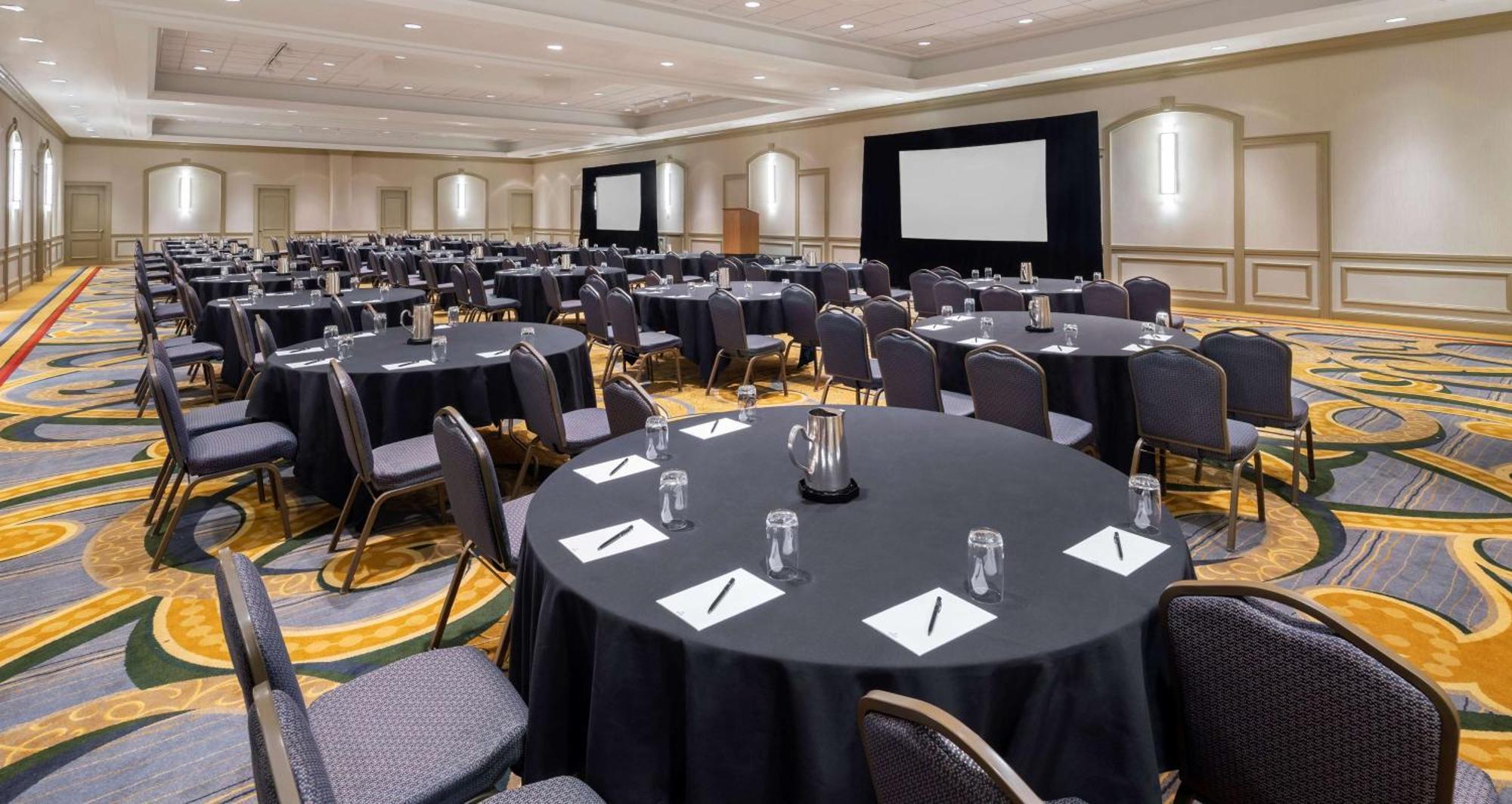 Hilton Indianapolis Hotel & Suites Экстерьер фото