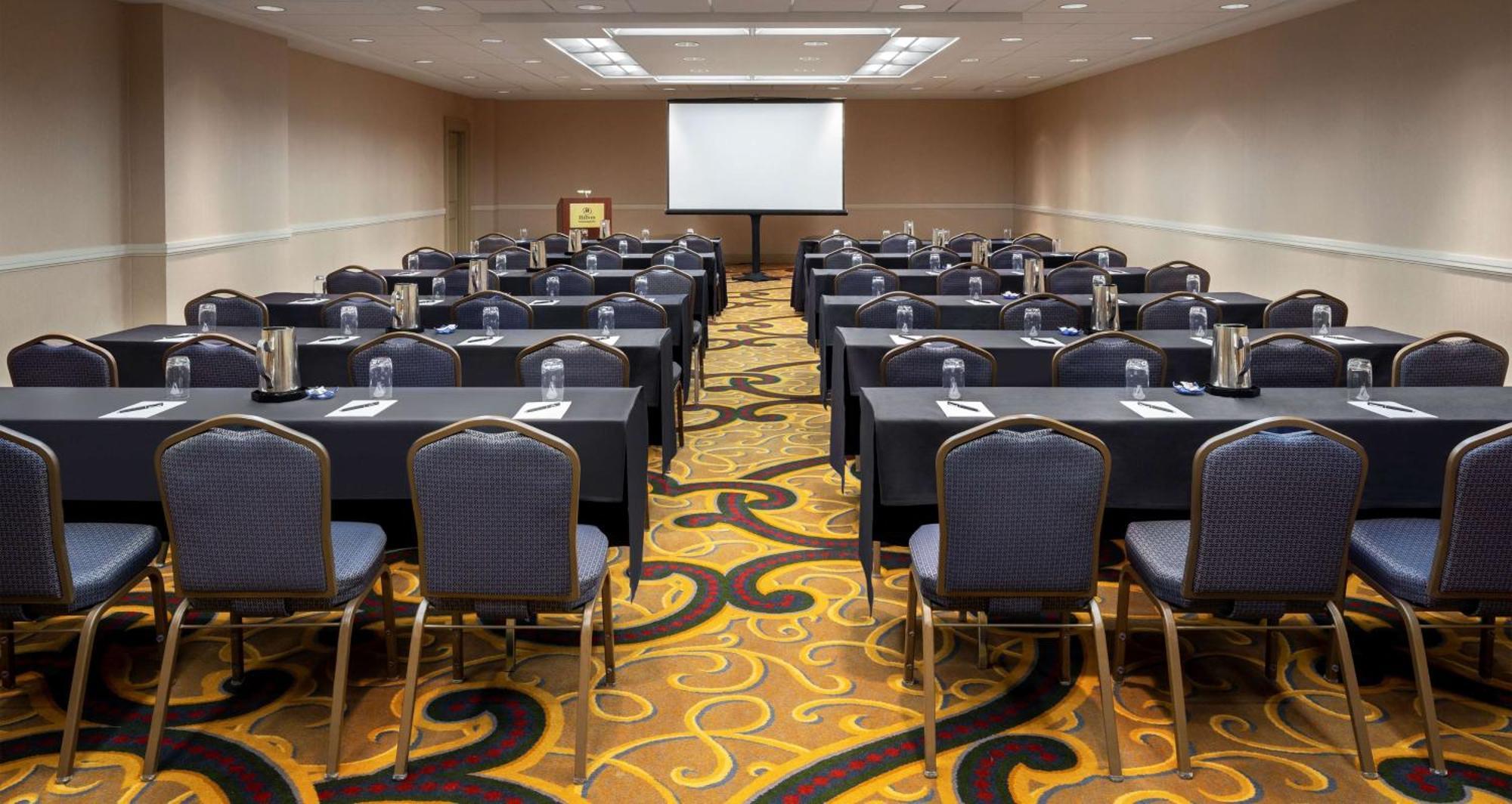 Hilton Indianapolis Hotel & Suites Экстерьер фото
