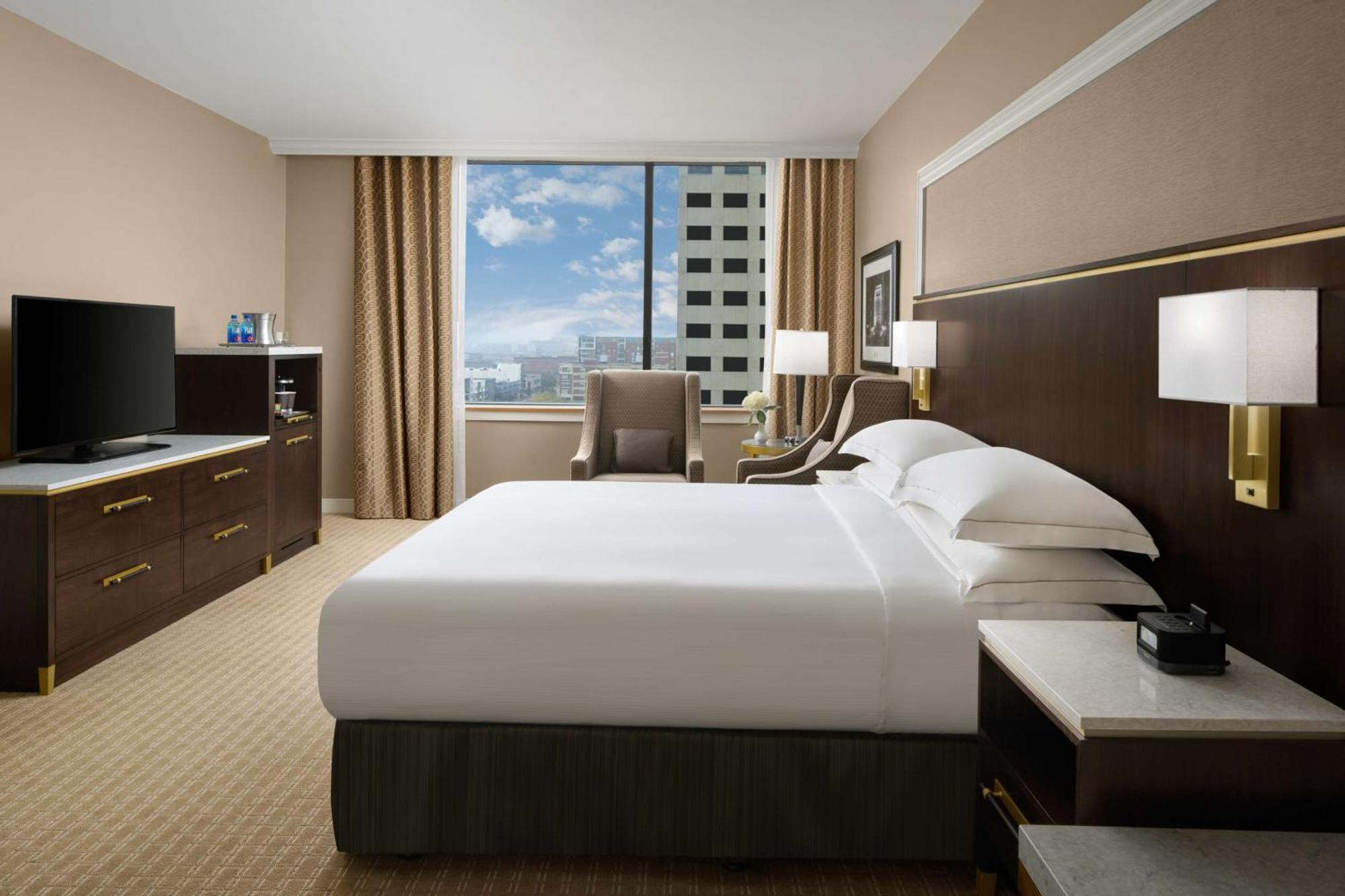 Hilton Indianapolis Hotel & Suites Экстерьер фото