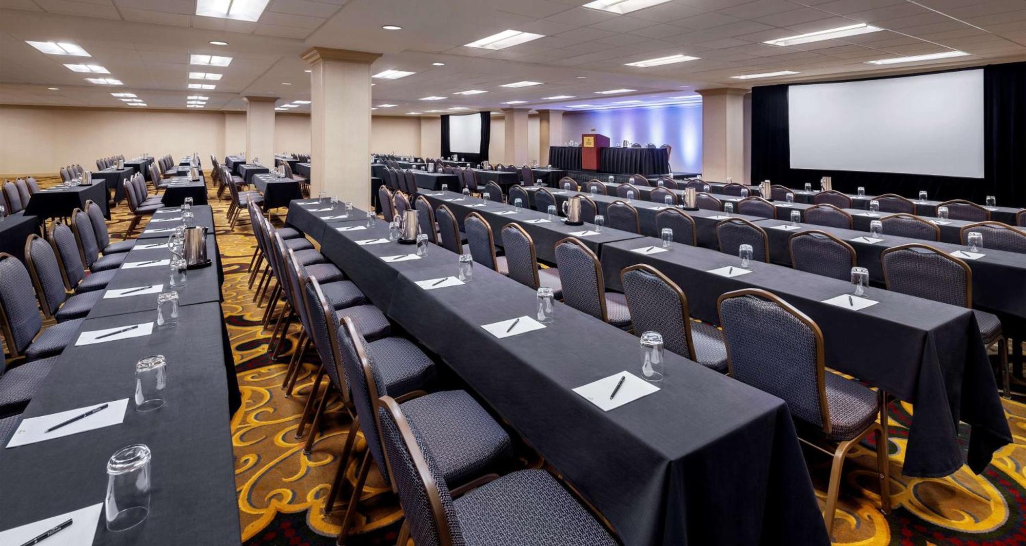 Hilton Indianapolis Hotel & Suites Экстерьер фото
