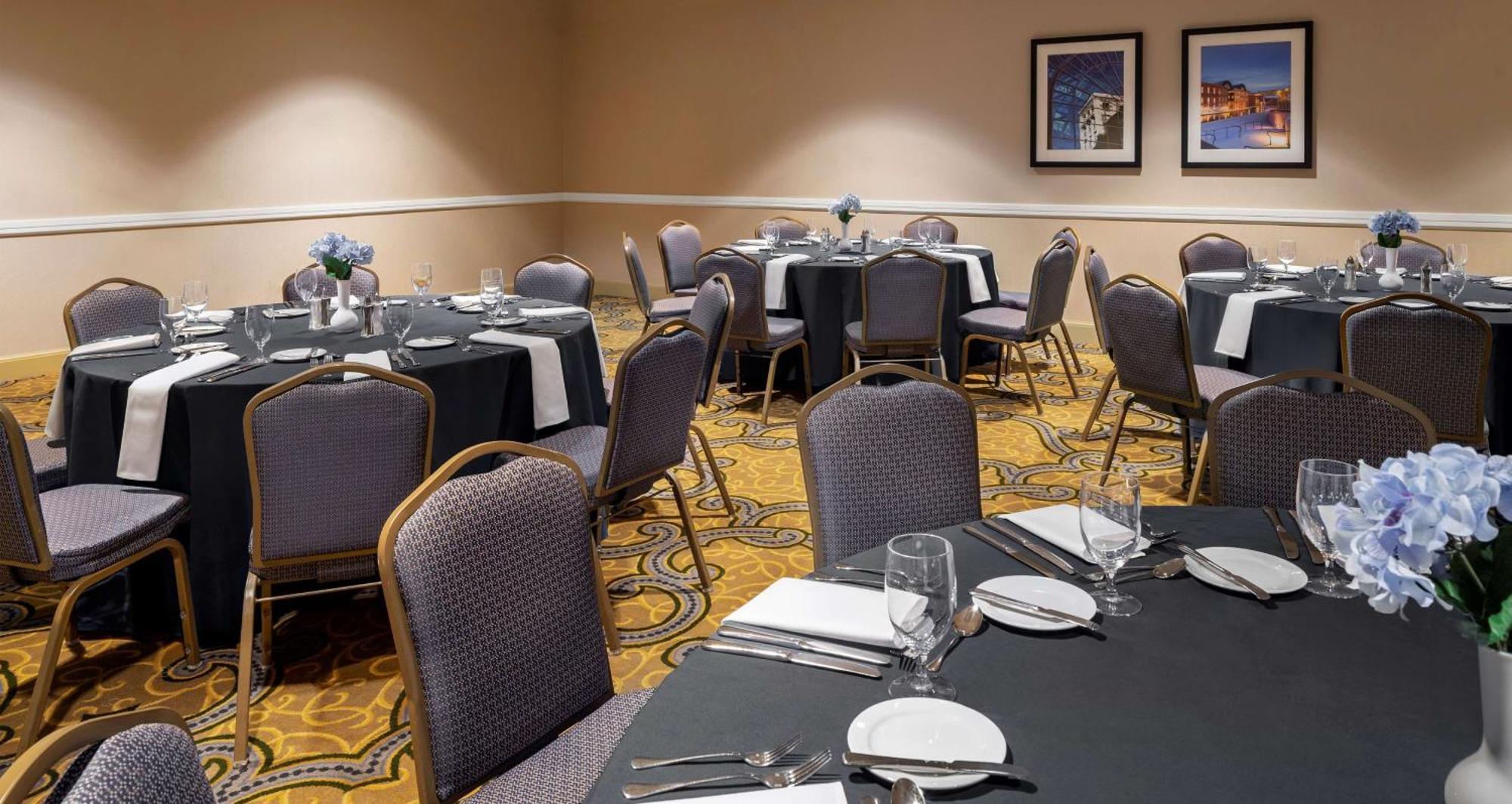 Hilton Indianapolis Hotel & Suites Экстерьер фото