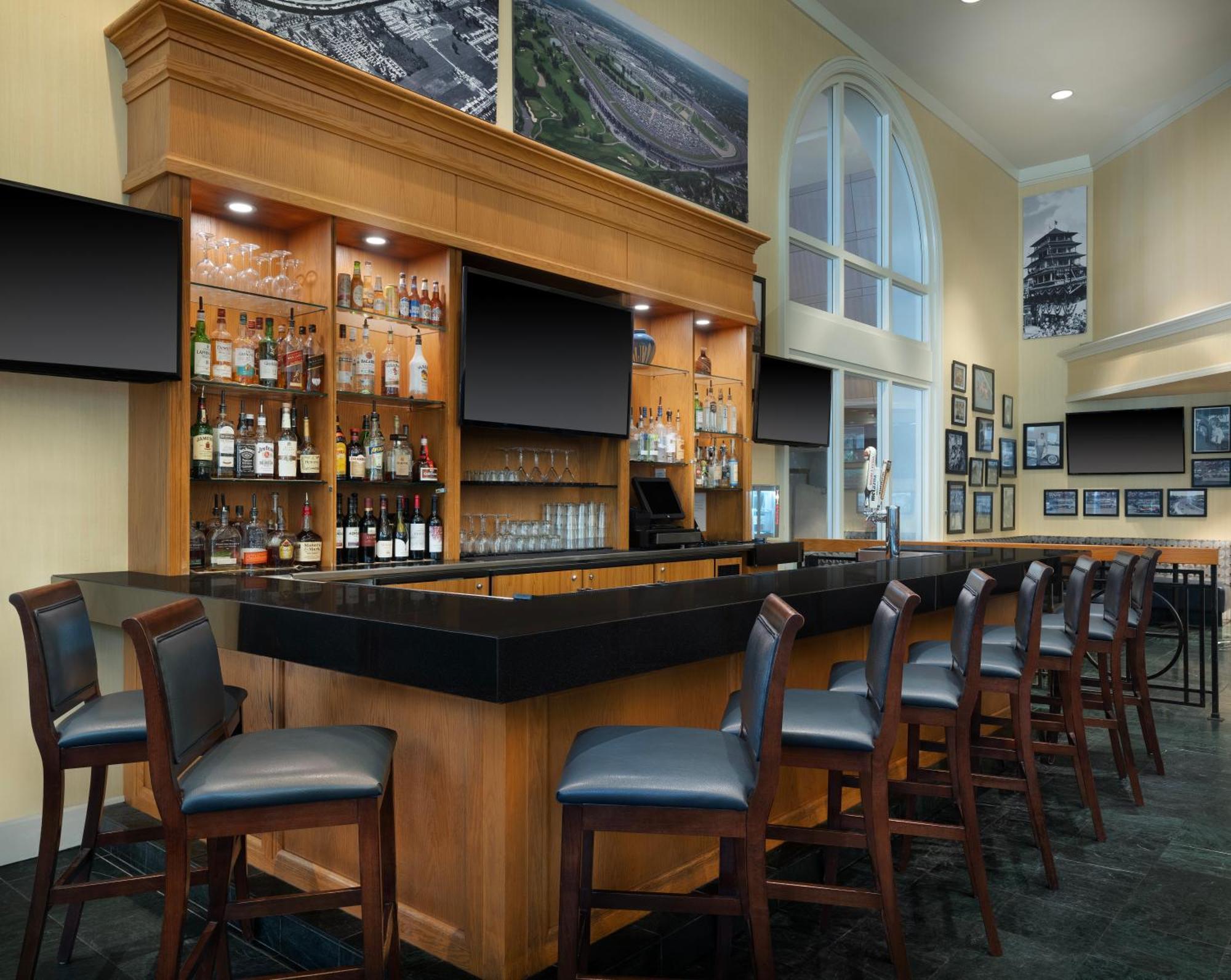 Hilton Indianapolis Hotel & Suites Экстерьер фото